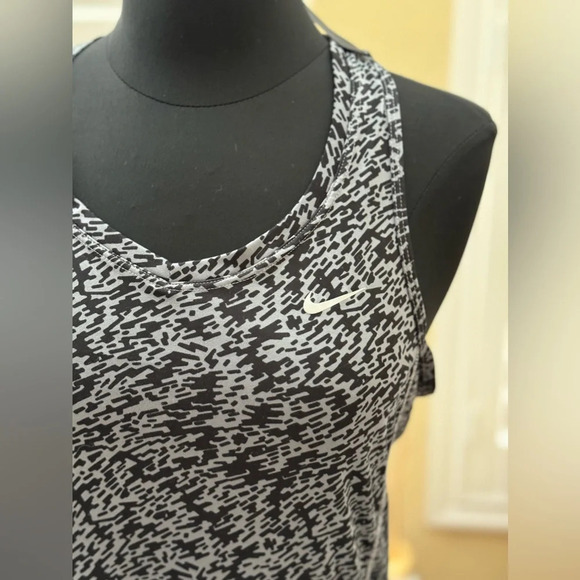 Nike | DriFit Pronto Running Miler Tank - Size M - Picture 5 of 8